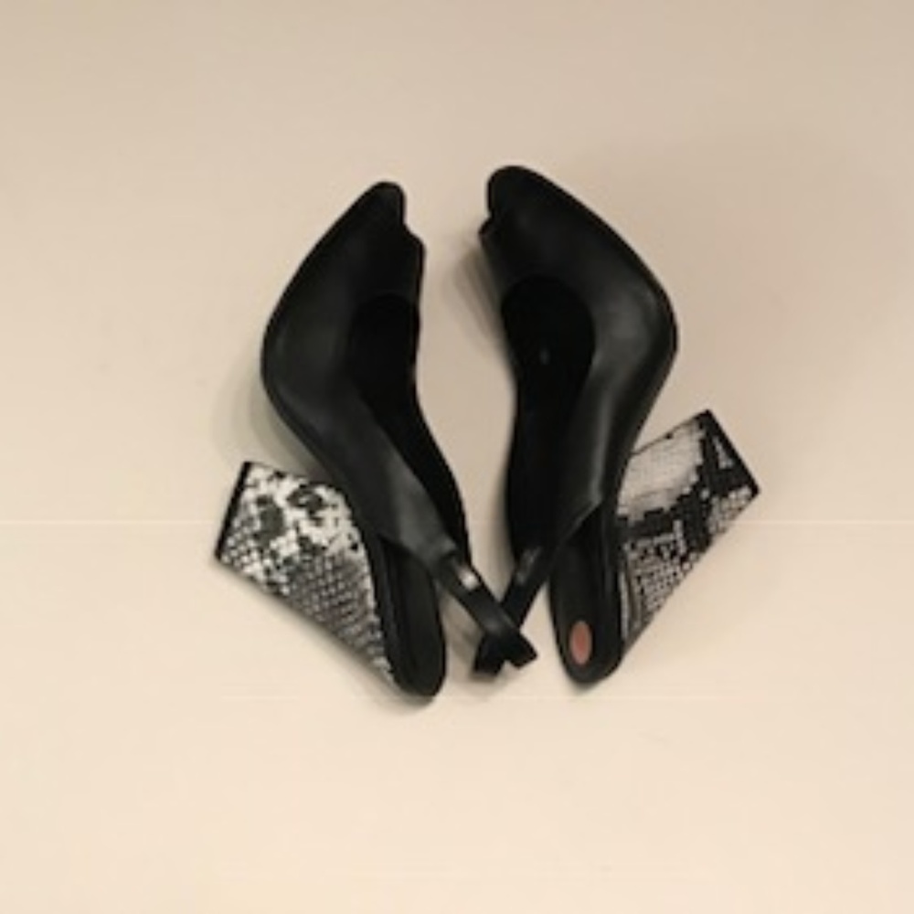 3/30 Calvin Klein Black Slingback Peeptoe (8.5)